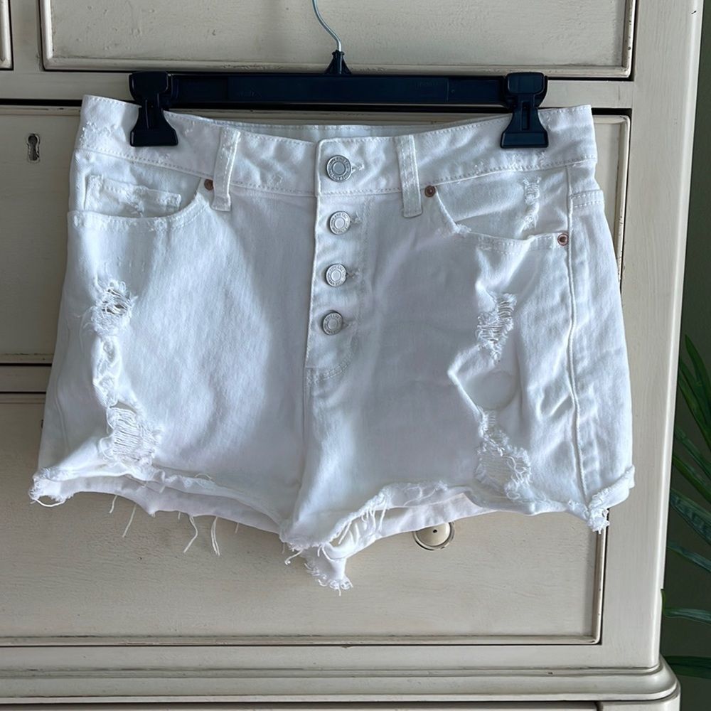 Time and Tru High Rise White Jean Shorts. Size 4